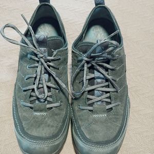 Merrell Women's Black Leather/Suede shoes size 10